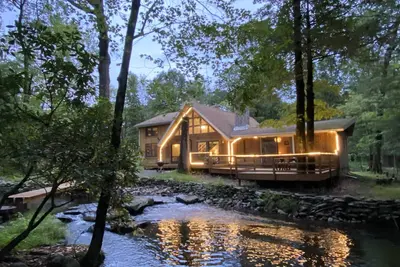 Image de Secluded Creekside Cabin–Mins to Camelback Resort