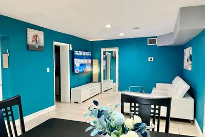 Image de Hollywood Hideaway: Spacious 2br + Private Parking