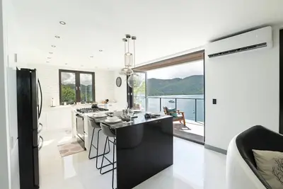 Image de New Waterfront Villa at Magens Bay & Jeep option