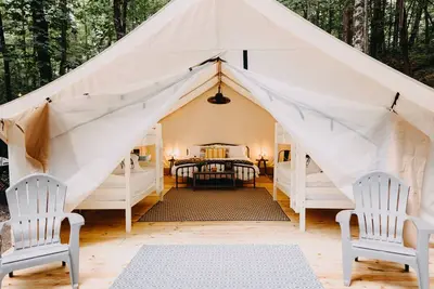 Image de Deluxe Safari Tent Glamping at Unicoi in Helen Ga - 14