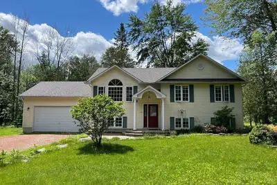 Image de 5 Bedrooms Private Countryside Wooded Villa