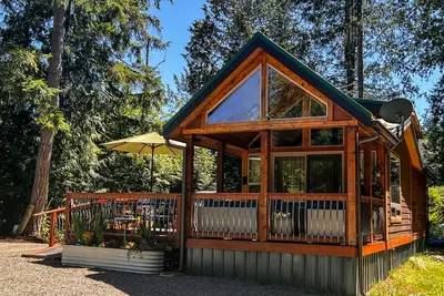 Image de Tiny Cabin Retreat in Forest– Private Nature Escape! -Near Beaches & Trails