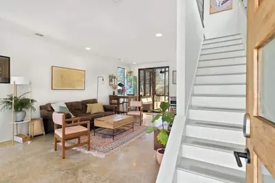 Image de 2br, Historic Neighborhood, Bright Space