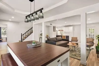 Image de Renovated Family & Pet Friendly Home-Pool Table!