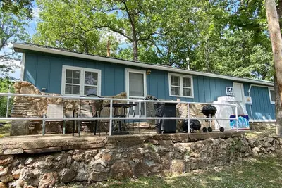 Image de Renovated lakeside cabin with swimming pool & resort amenities!
