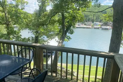 Image de Renovated lakeside cabin with pool & resort amenities!