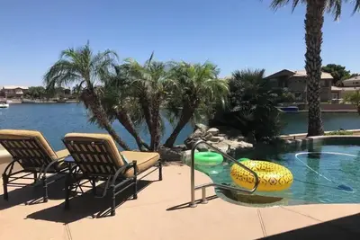 Image de Scenic Lakeside Cove House