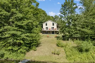 Image de Seasonal Lakefront Home, Close to Salmon River, On the C5 Snowmobile Trail