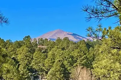 Image de Buena Vista! 2 bed/2. 5 bath. View of Sierra Blanca