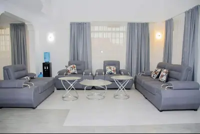 Image de Luxurious newly constructed 4 bedroom (all en-suite) Maisonette