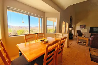 Image de Views, views, views! Spacious home with Red Rock & Sunset Views. Near the river!