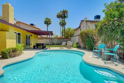 Image de Modern & Serene Spanish Style Home w/ Beautiful Pool, Ac, and Amenities