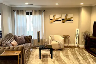 Image de Romantic Two Bedroom Condo
