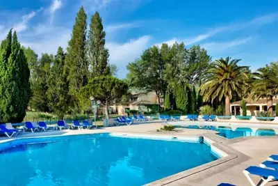 Image de Studios Communicants | Parking | Piscine, Sauna