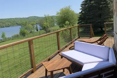 Image de Lakefront House with Stunning Views and Great Room