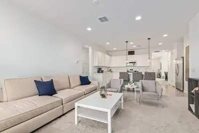 Image de 5 minute drive to State Farm Stadium and WestGate Entertainment District