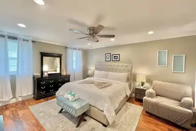 Image de New Listing. Remodeled 4 bed 2 bath. clean & comfortable