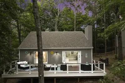 Image de Great Rates |2br+Loft |Lake Views at Arrowhead |Pool, Tennis, Boating, Hiking, Dining & Pickleball