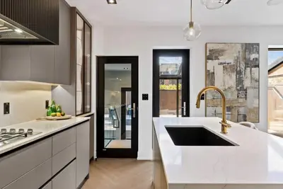 Image de Luxurious Home In The Heart Of Toronto