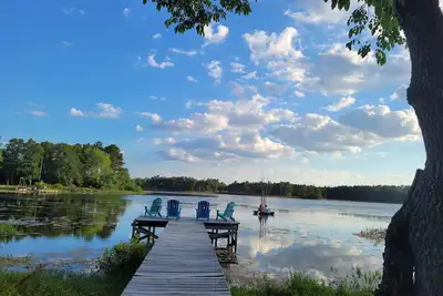 Image de Relaxing newly-renovated 3/2 lakeside retreat with private dock