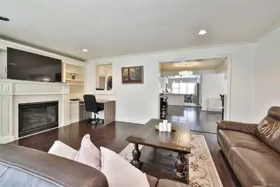 Image de Cheerful 3 bedroom resedential home in prime north leaside