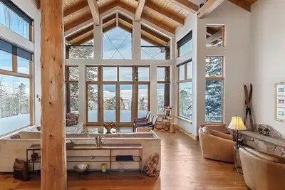 Image de Beautiful home with views