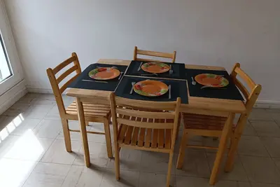 Image de Tout près - Tout prêt  Travail et vacances