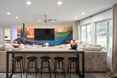 The Claremont: Chic Luxe, Putting Green & Pool