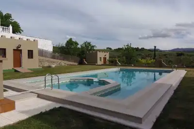 Image de Maison de vacances Casa José Romero avec vue sur les montagnes, piscine et Wi-Fi.