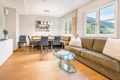 Image de Appartement 'Alpen Living - 2nd Floor' avec vue sur les montagnes, bain Ă remous & Wi-Fi