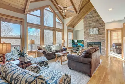 Image de Chatham Trade- Gated Resort, Private Hot Tub, Air Hockey, Indoor/Outdoor Pools