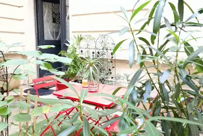 Image de 2 pièces  luxe 4 personnes Triangle d'Or Paris Champs Élysées. Rch acces facile