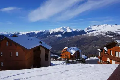 Image de À 150m des pistes de ski, Rez-de-chaussée, vue vallée, balcon, télévision, casier à ski, 49m²