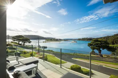 Image de Champagne Views stunning by day and by night