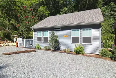 Image de Creekside Delight Beautifully Equipped Creekside Cottage