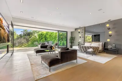 Image de Lago Vista Modern - Lush Private Beverly Hills with First-Class Amenities