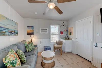 Image de Spanish Village, Pet Friendly, Fenced yard, Near everything in Port Aransas!