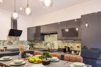 Image de Spacious 5-Bed Home with Large Garden