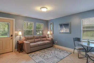 Image de Delightful 2-bedroom, 1-bath home near Biloxi's scenic Back Bay.