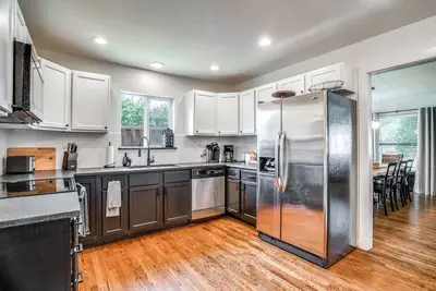 Image de Renovated Style in Central Dallas - fantastic location!