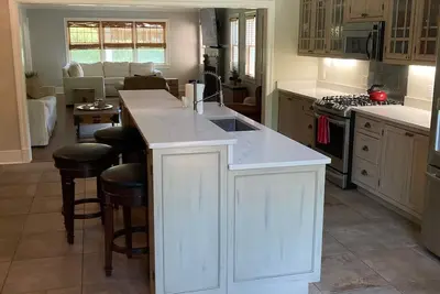Image de Southampton Village N. Y. private home, minutes to the beach, shops, restaurants.