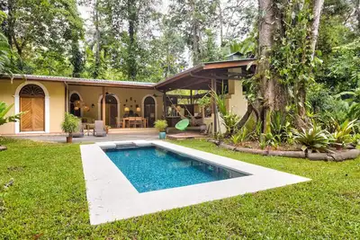 Image de Casa Color Caribe. Villa élégante avec piscine et espace Bbq