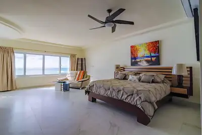 Image de 8-bedroom, 8-bathroom luxury beachfront villa in central Cabarete