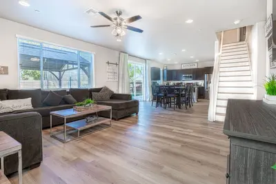 Image de Cozy 6-Bedroom home perfect for large groups