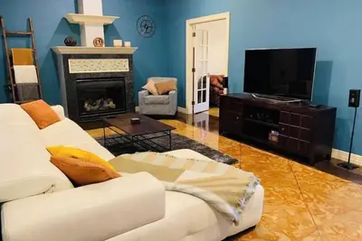 Luxury home, Pool & Spa, steps from Cedar Springs