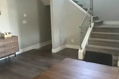 Image de Spacious 2 bedroom and entire home near famous Rr Uni, grocery stores, and lakes