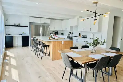 Image de Modern Spacious Cottage at the Lake - Sleeps 12/4br/4ba