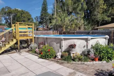 Image de Cozy Cottage w/ Sunporch & Pool, 8 miles to Indian Rocks Beach.