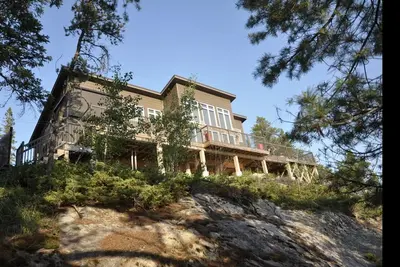 Image de The Nest - Modern 3 Bedroom Cottage with Bunkie