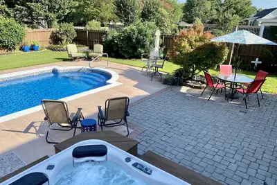 Image de Amazing Pool-Hottub-4 Br 3 Ba-King beds-7 miles to the Beach!